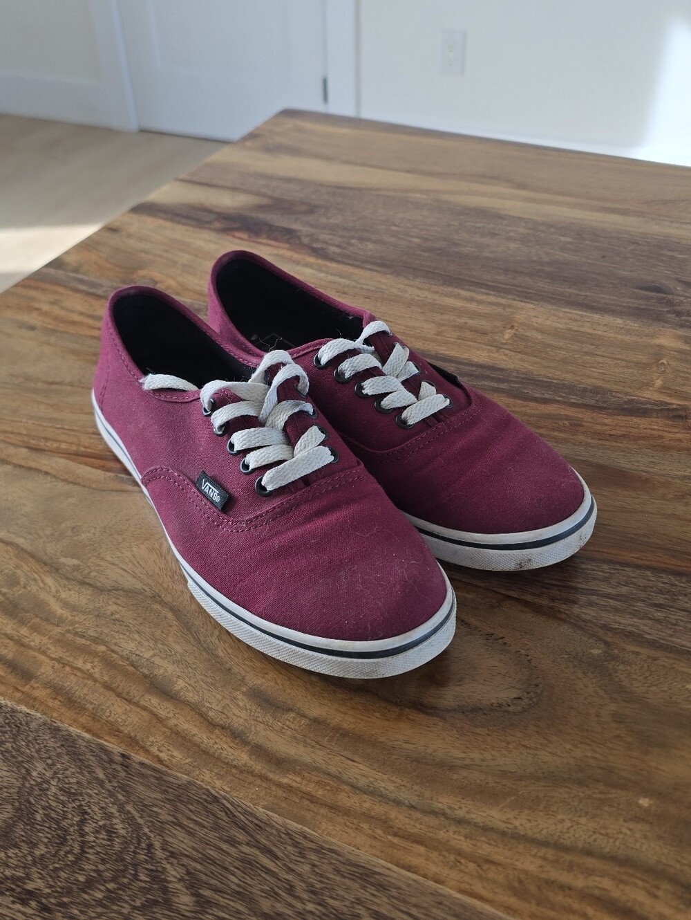 Van Size 8 Woman Or Size 6.5 Men